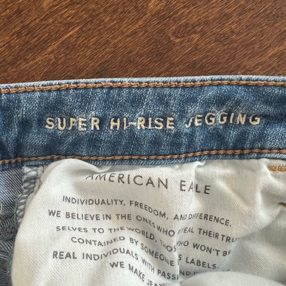 American Eagle Outfitters Light Blue Distressed Skinny Jeans - Picture 4 of 5